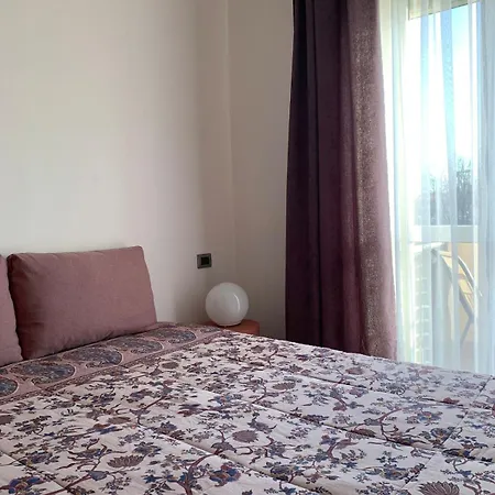 Apartmán Elegante Giardini Reali Centro *